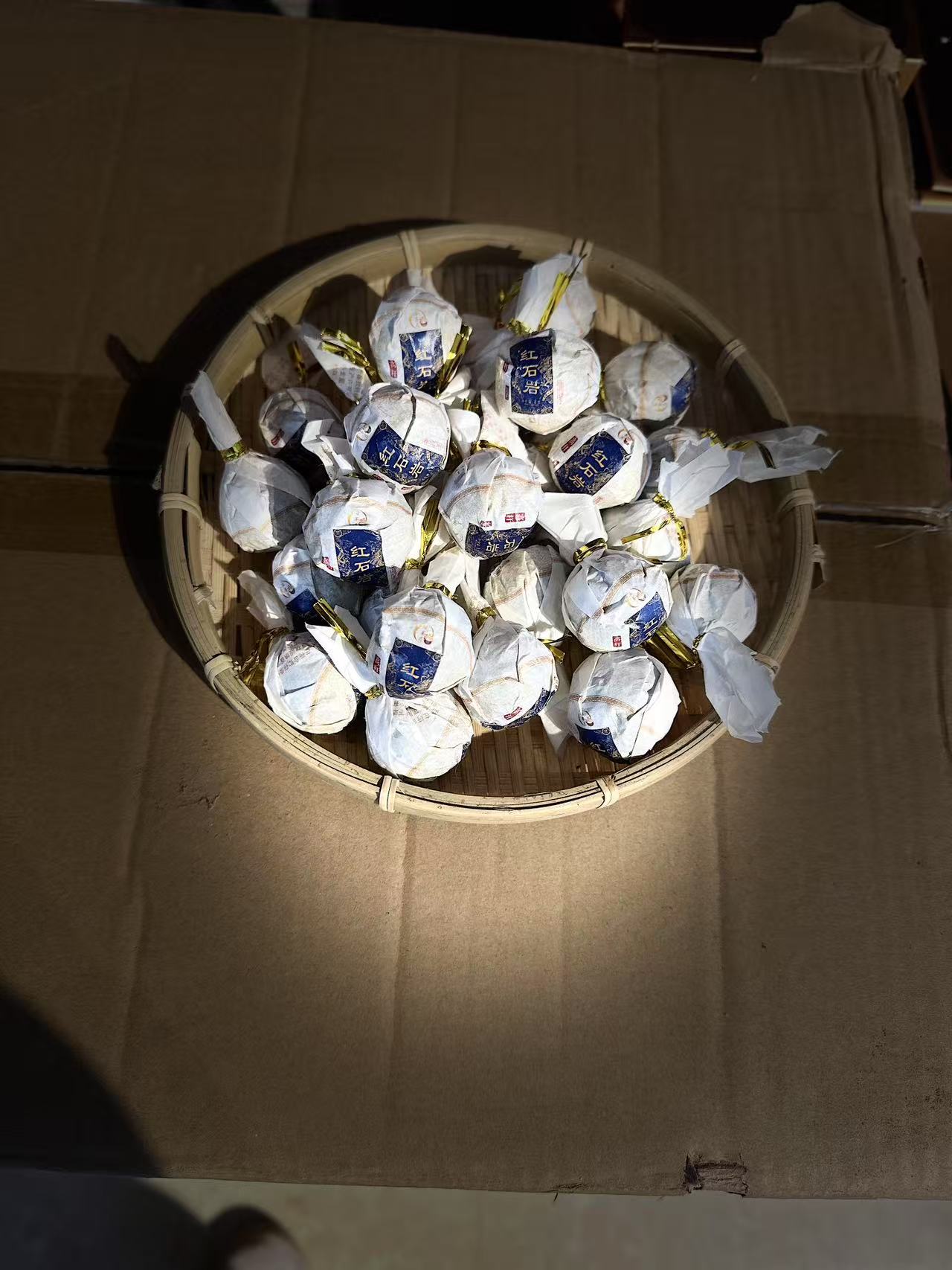 2024年 红石岩高杆 头春 普洱茶 传统手工 生茶龙珠