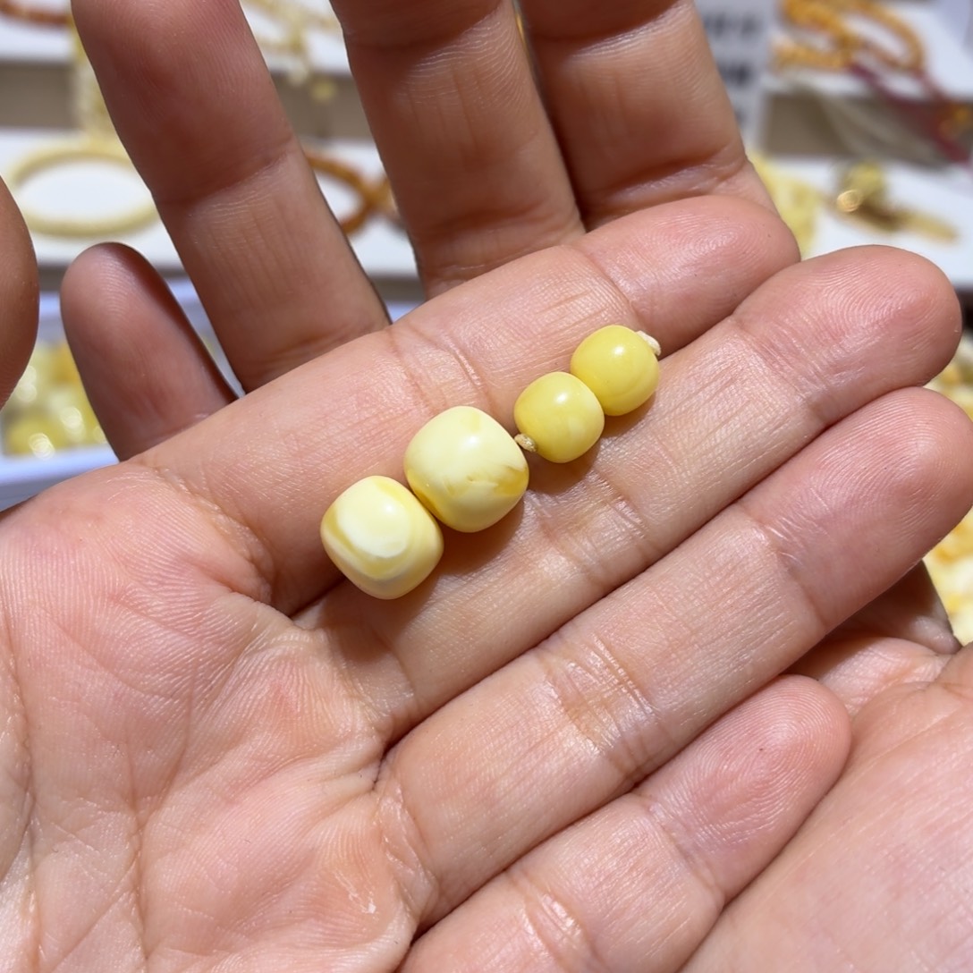 帅***ঞ琥珀未镶嵌珠宝奇石四个珠