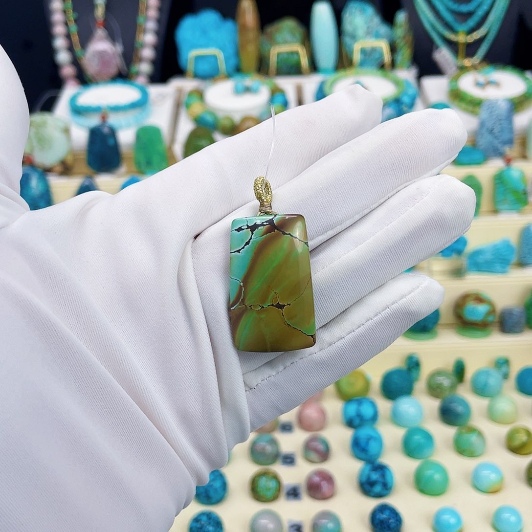 绿松石未镶嵌颈饰