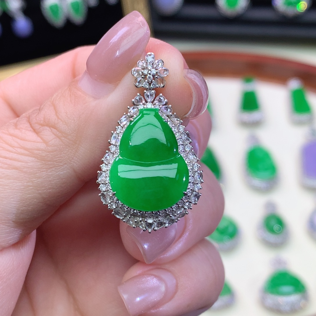 P***y翡翠18K金镶嵌吊坠(不含链)