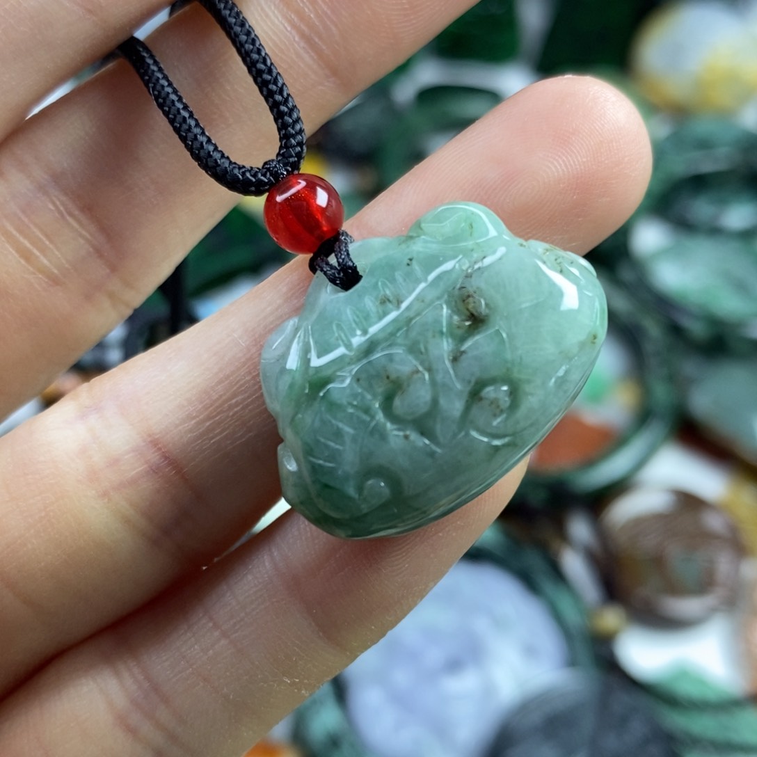 翡翠颈饰未镶嵌吊坠