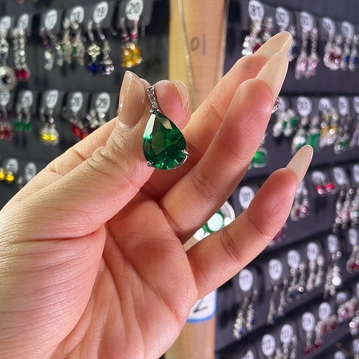 祖母绿银S925镶嵌颈饰