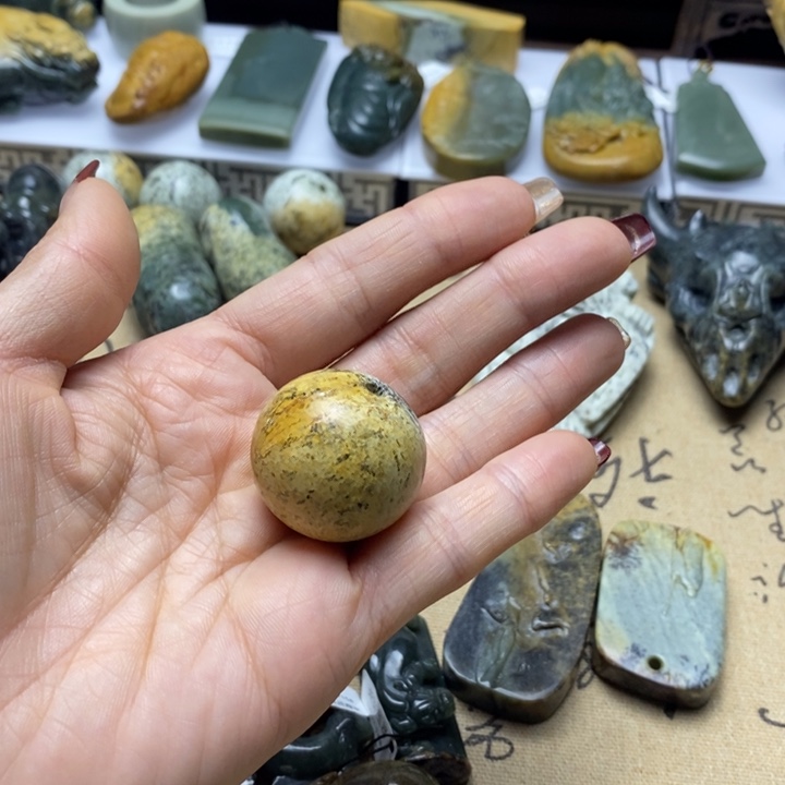 透闪石质玉手把未镶嵌