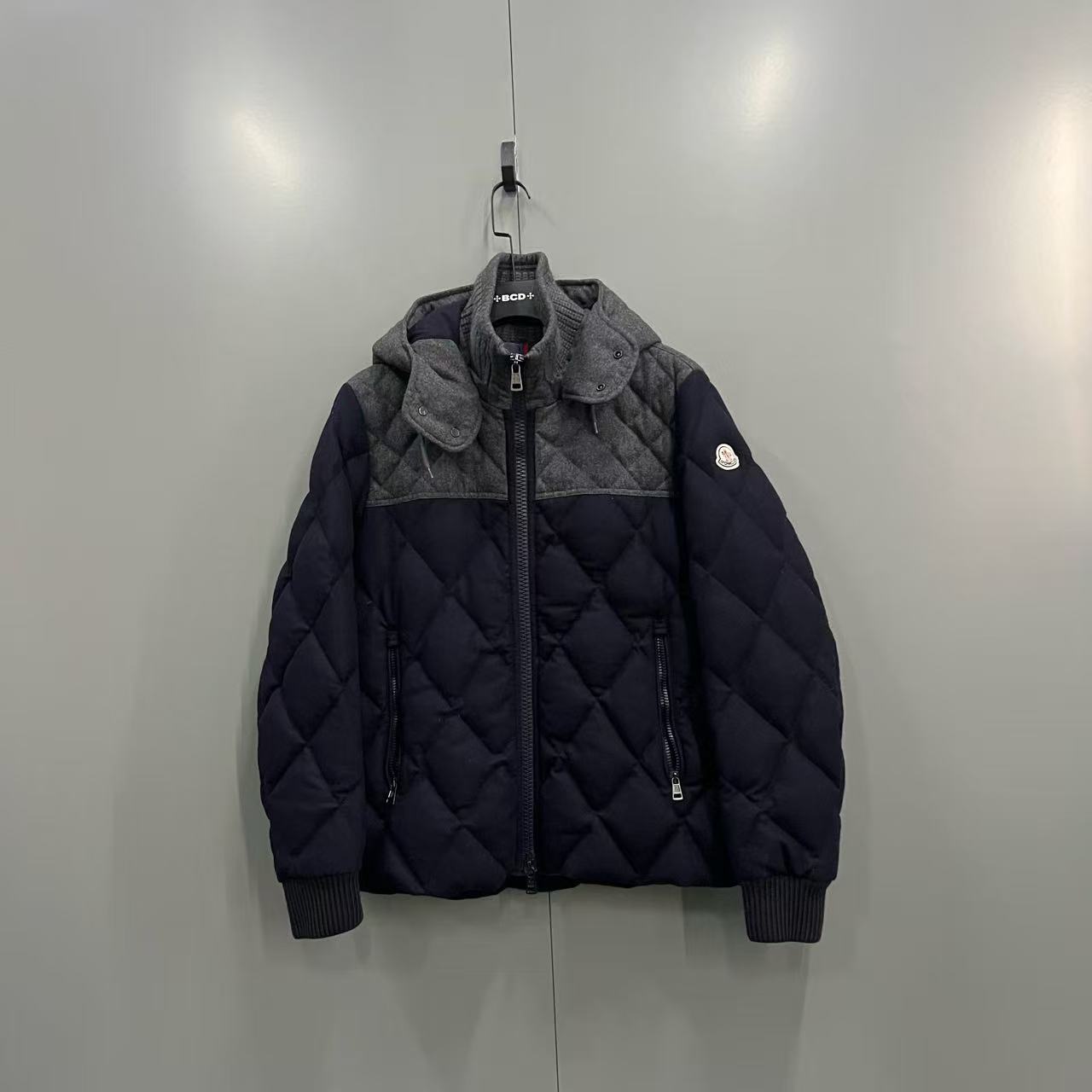 99新 MONCLER 拼接撞色菱格压纹羽绒服 4码/98新/15800/C208490