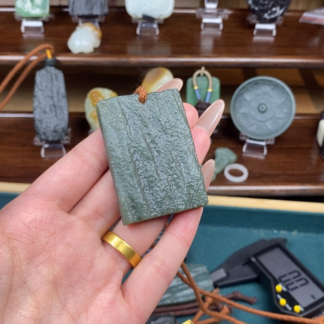 和田玉颈饰未镶嵌?****来