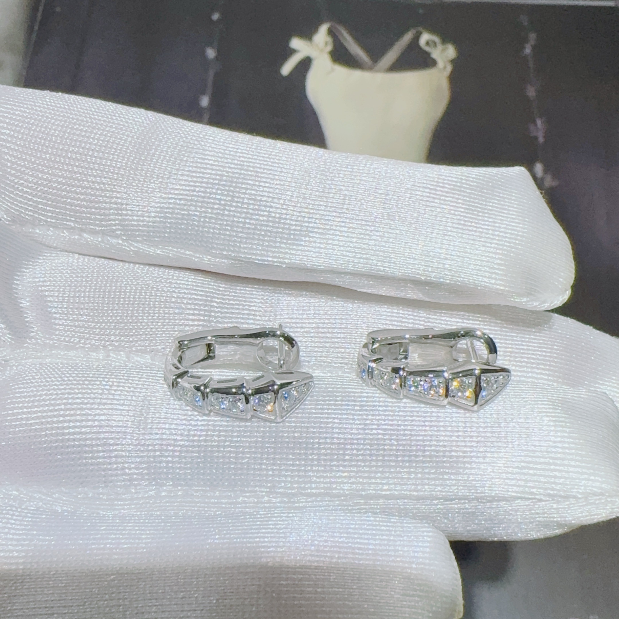 莫桑石铂金Pt950白金镶嵌满钻莫桑石灵蛇耳夹耳钉女款经典个性D