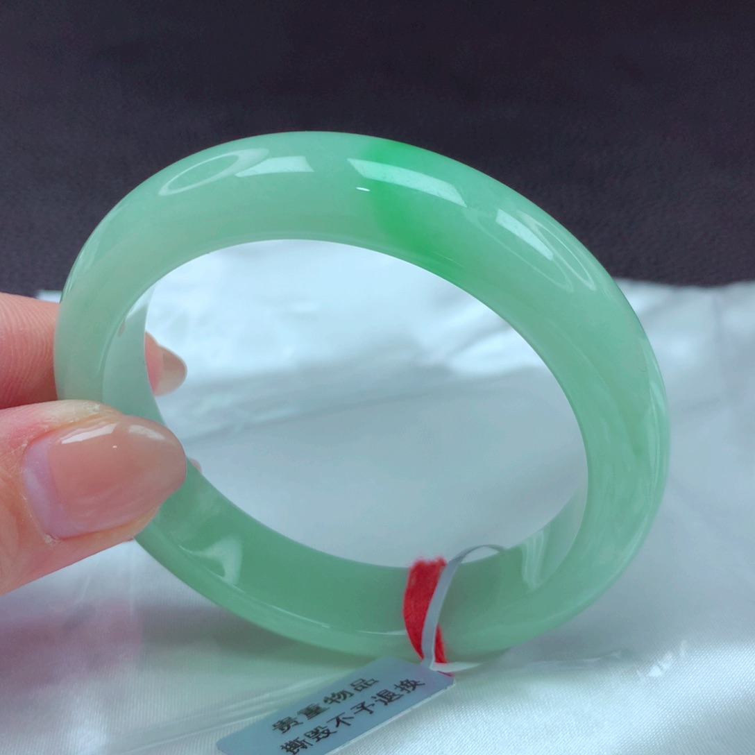 翡翠手镯未镶嵌手镯88