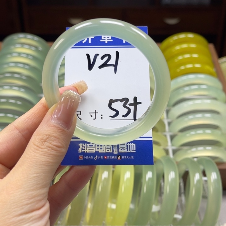 岫玉未镶嵌手镯贾*.手镯