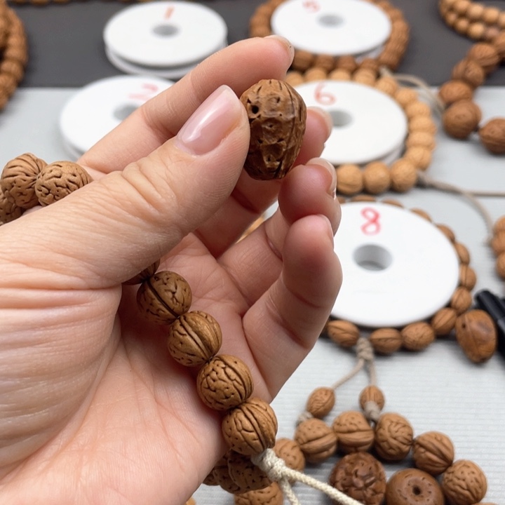 木**朋14尺寸野生桃核雕刻挂件