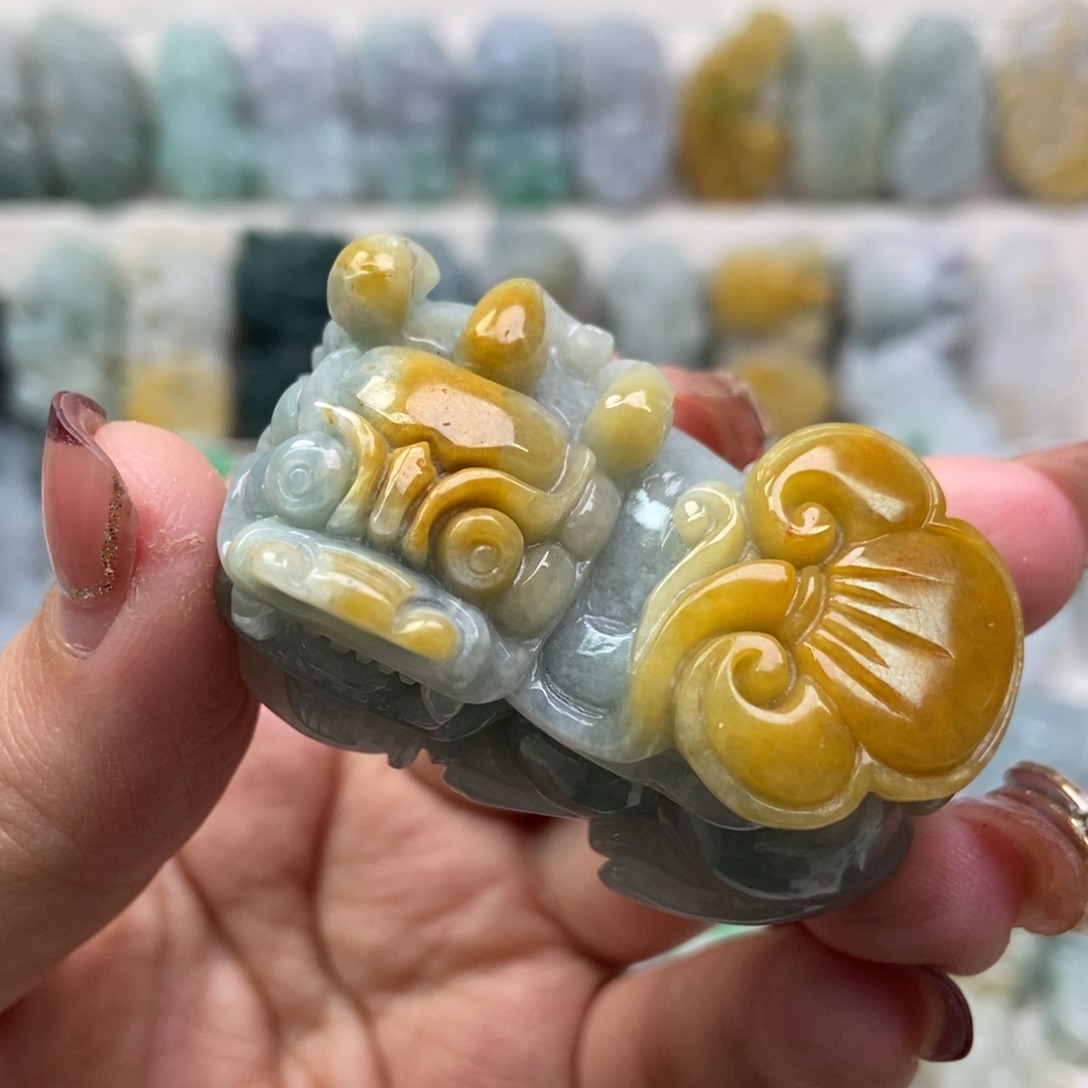 翡翠吊坠(赠链)未镶嵌