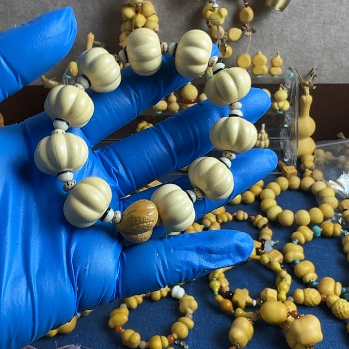 曼***孜大叶紫檀（黑酸枝木类）