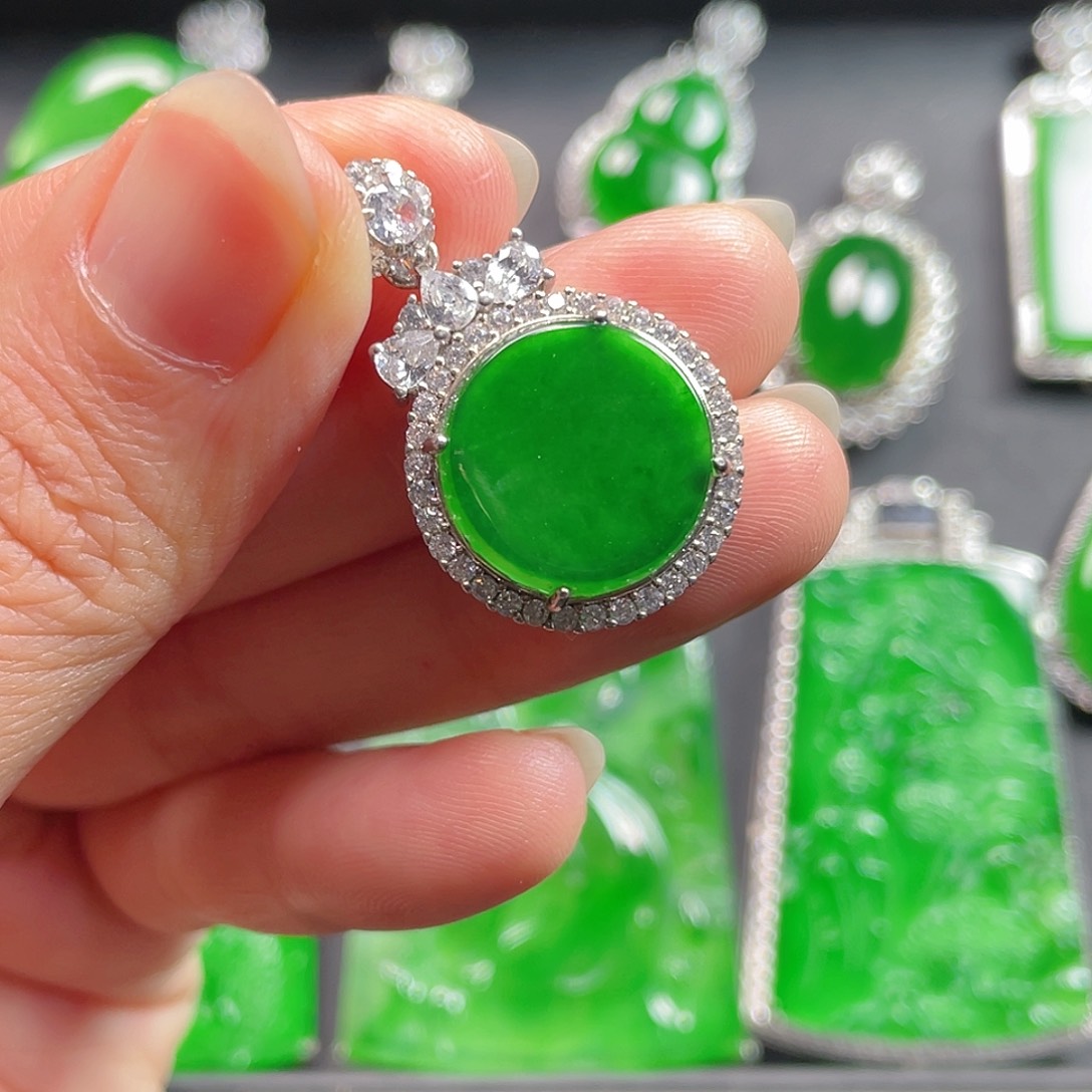 吊坠(不含链)未镶嵌翡翠