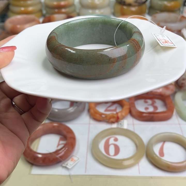 石英质玉佘太翠老料绿60.6未镶嵌