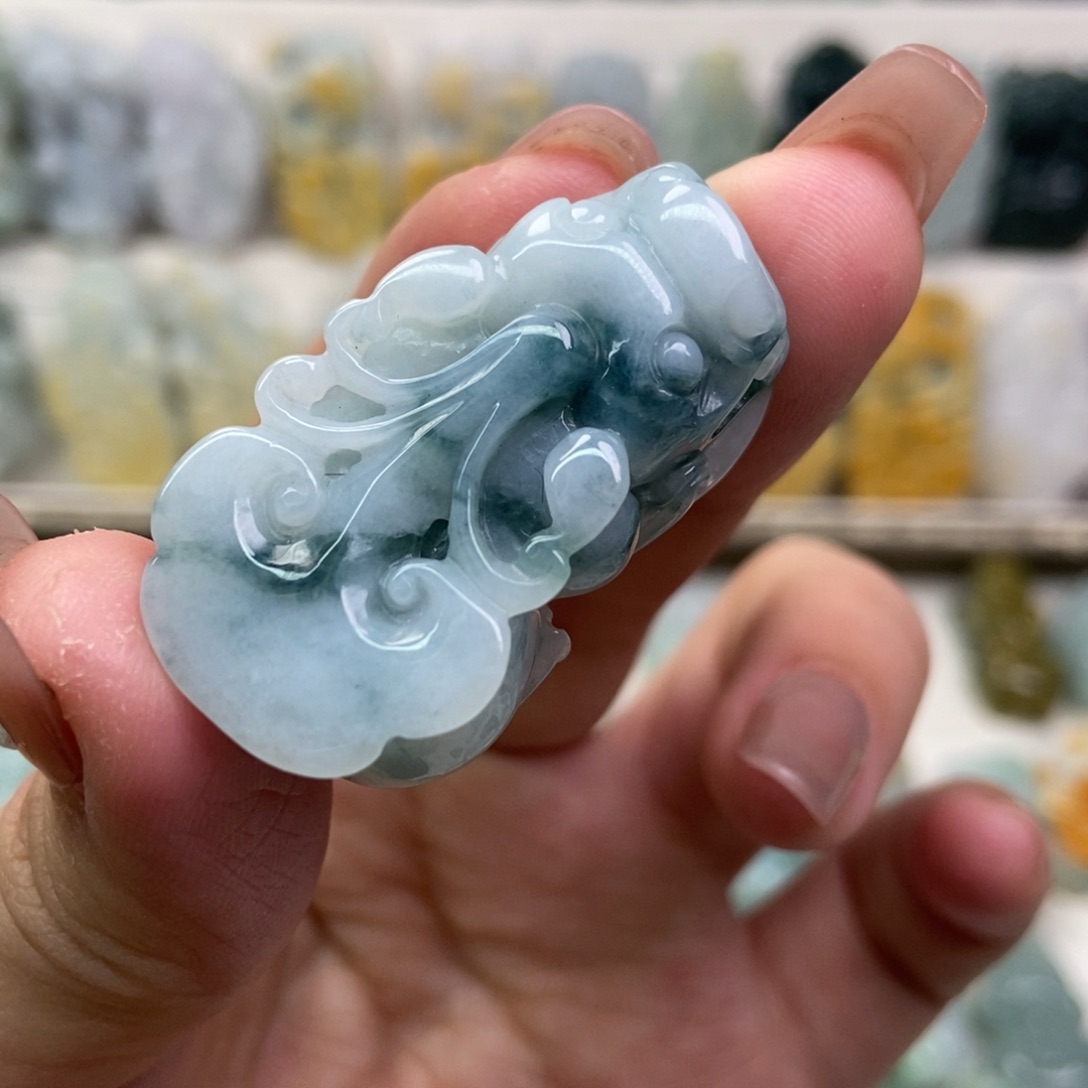 翡翠吊坠(赠链)未镶嵌