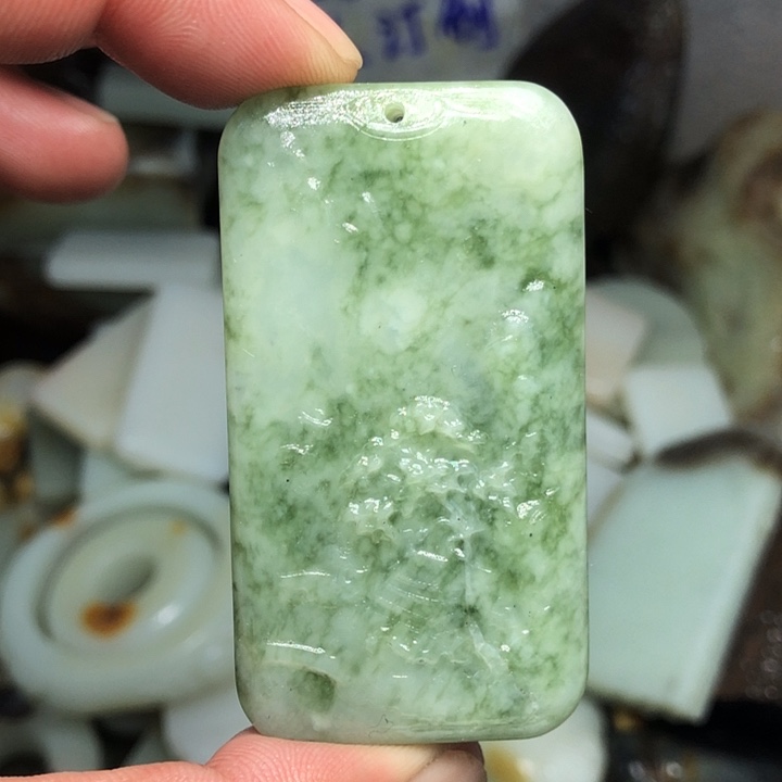 蛇纹石玉颈饰合金