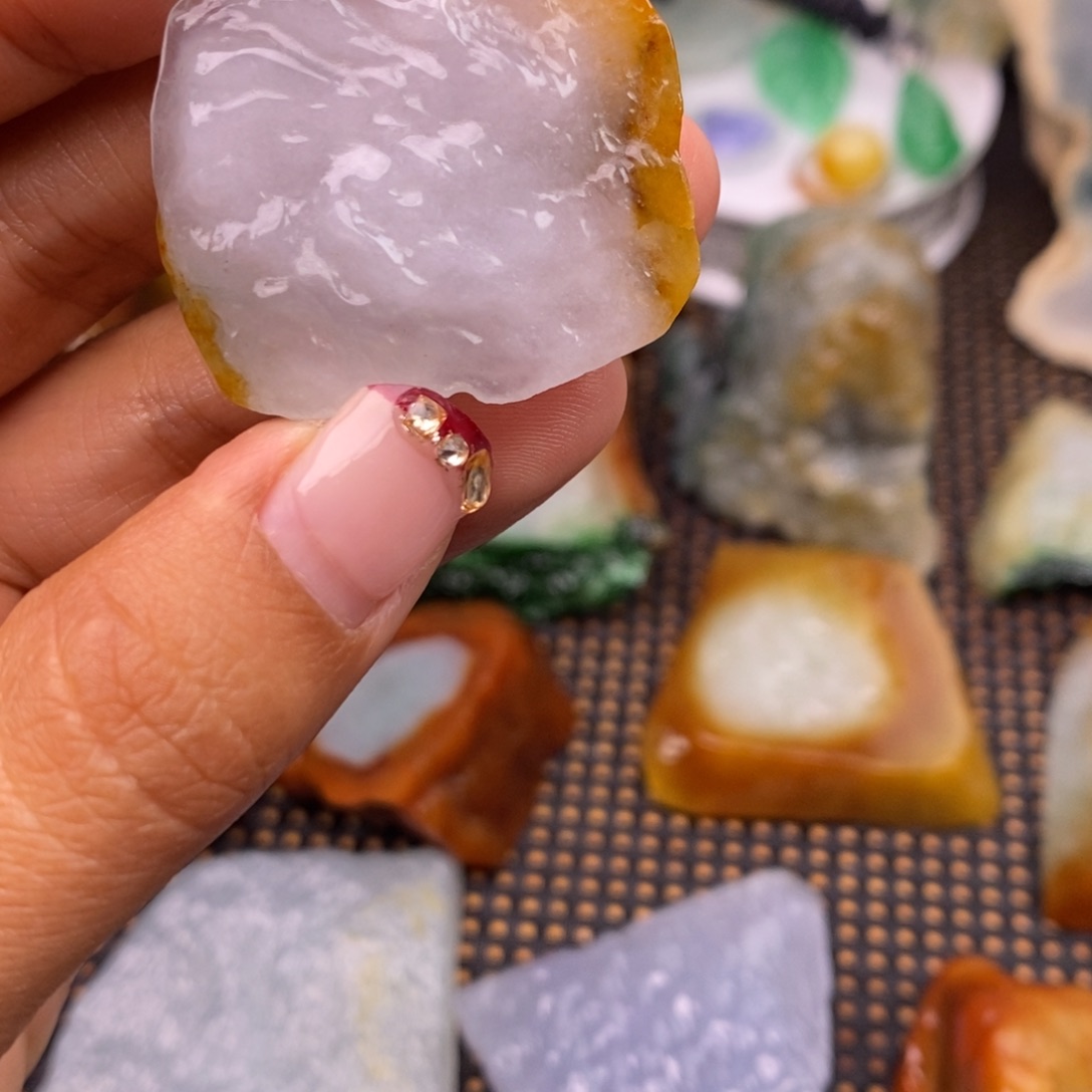 翡翠颈饰未镶嵌翡翠