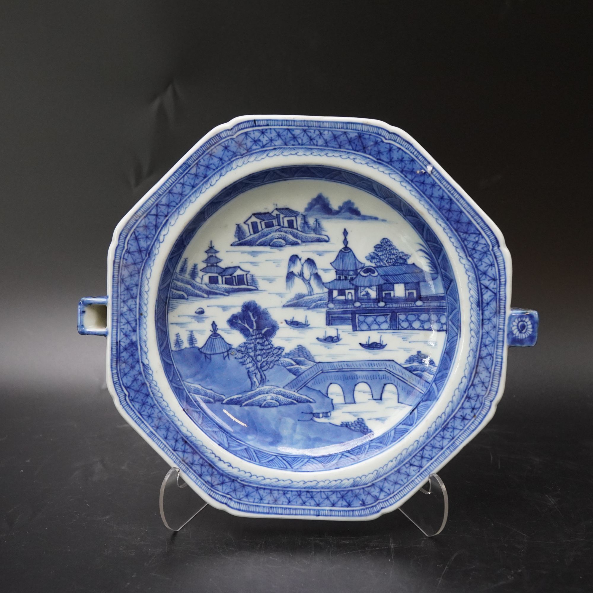 Lot.25072648-1清乾隆青花山水楼阁温盘 直径：约26.5cm