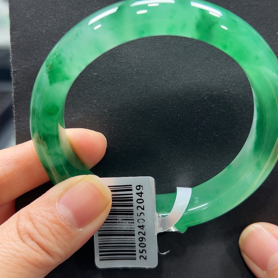 石英质玉（非洲翠）未镶嵌手镯