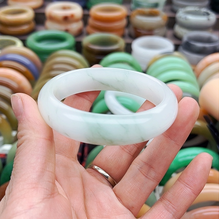 未镶嵌手镯（圆镯）石英质玉