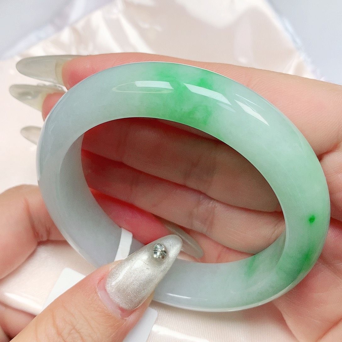 翡翠手镯未镶嵌抖音585