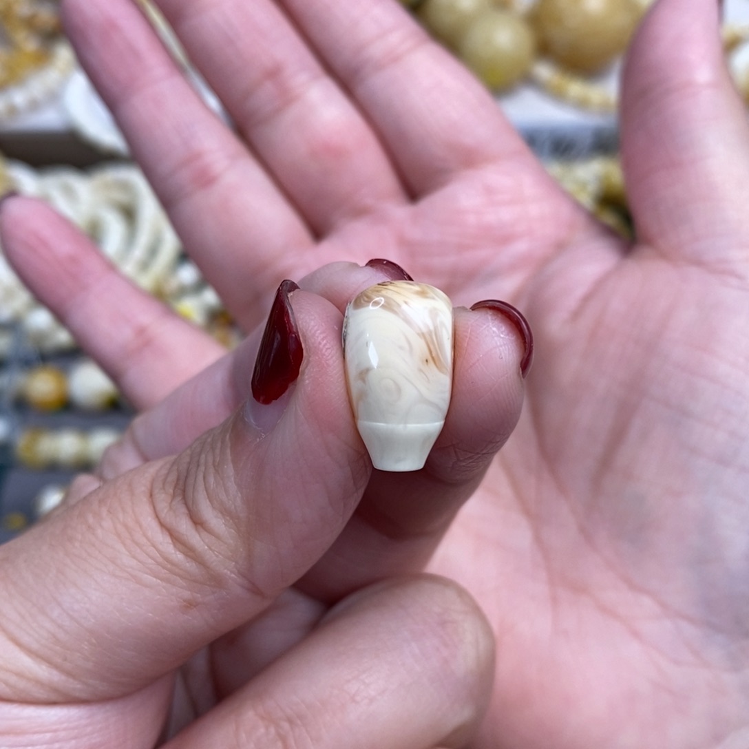 琥珀裸石未镶嵌瓷白拉丝纹三通9.8