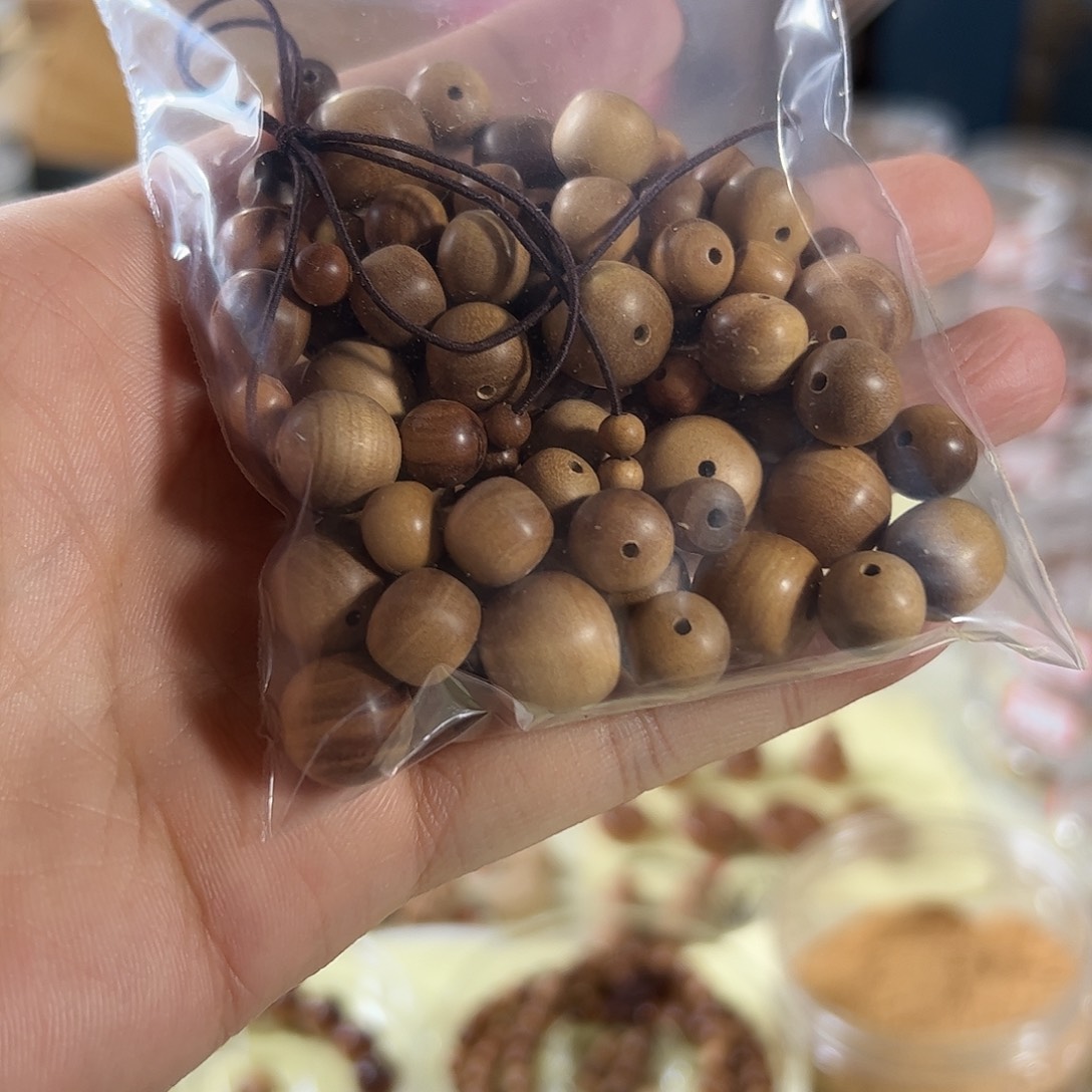 雪***艳檀香木手串/手链雪姐定制，散珠