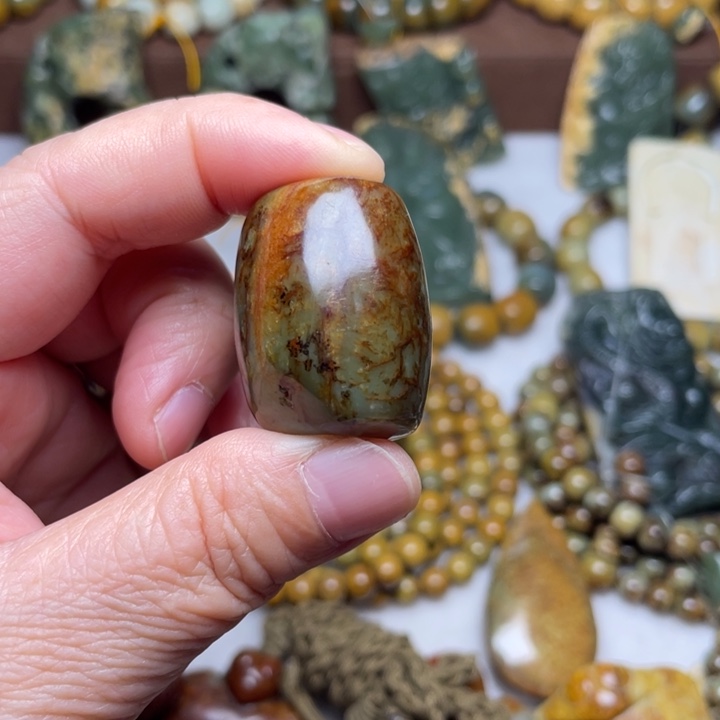 梦***影岫岩河磨玉（透闪石质玉）未镶嵌颈饰