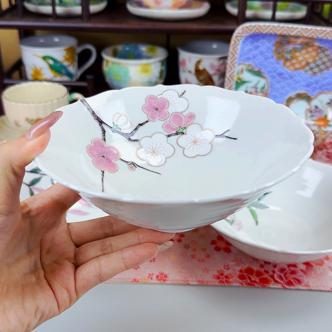 他家茶具瓷器真美！