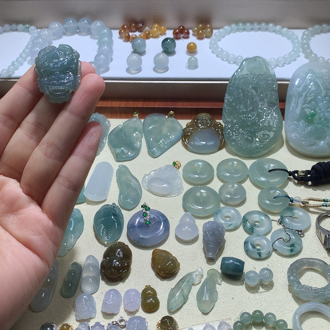 翡翠未镶嵌颈饰龙头