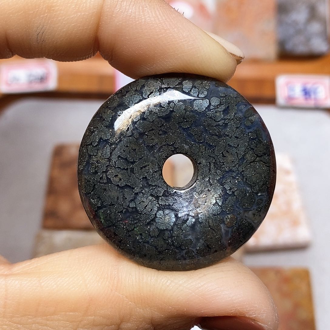 硅化玉颈饰未镶嵌