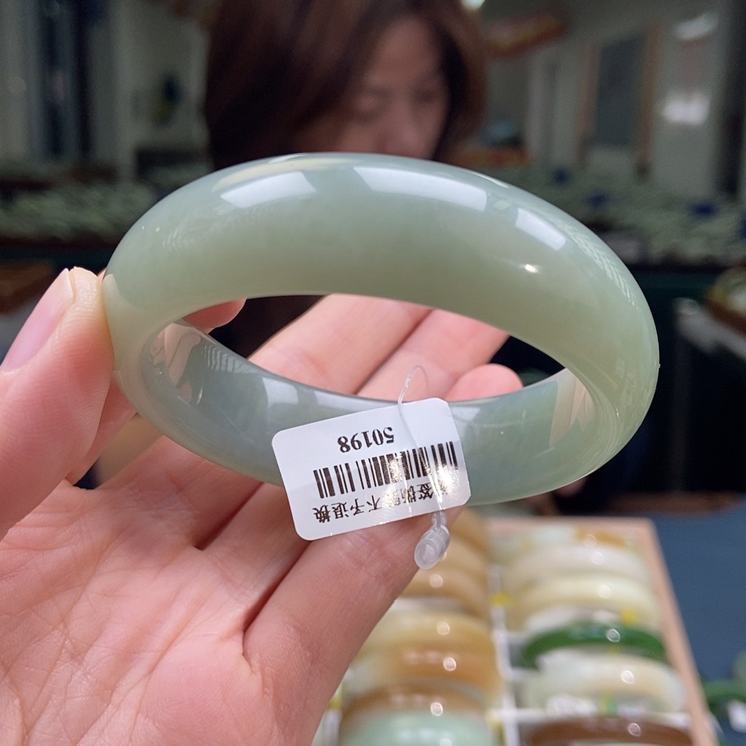 和田玉手镯未镶嵌小**?53