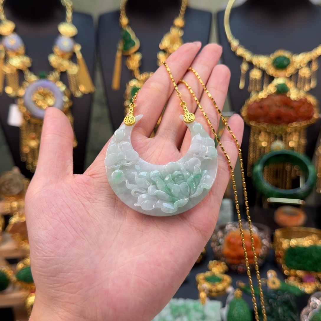 翡翠未镶嵌颈饰炸价套装