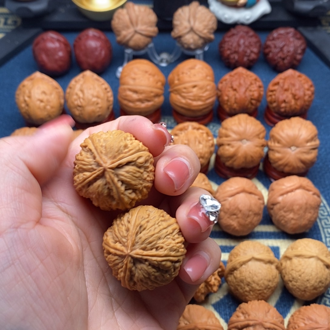 文玩核桃把件@****了精品小手捻