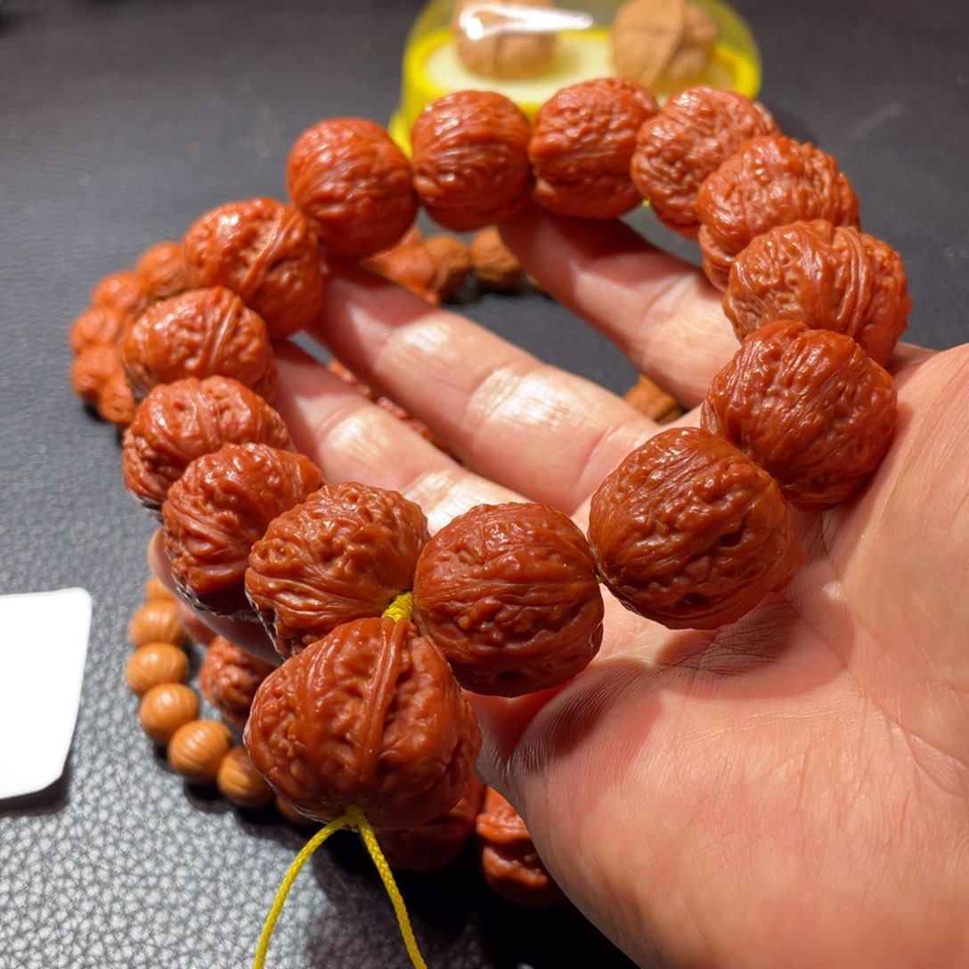 文玩核桃手串新年快乐