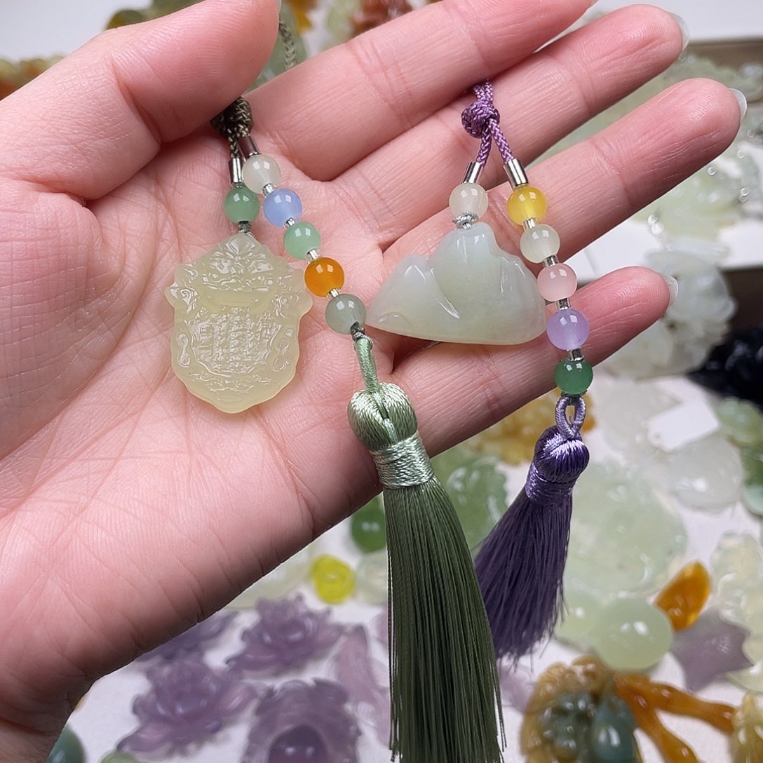 蛇纹石玉未镶嵌颈饰