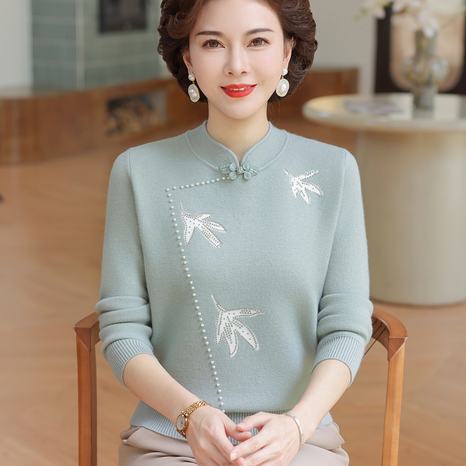 中年妈妈春秋针织衫上衣2025新款秋装小衫中老年女长袖洋气打底衫