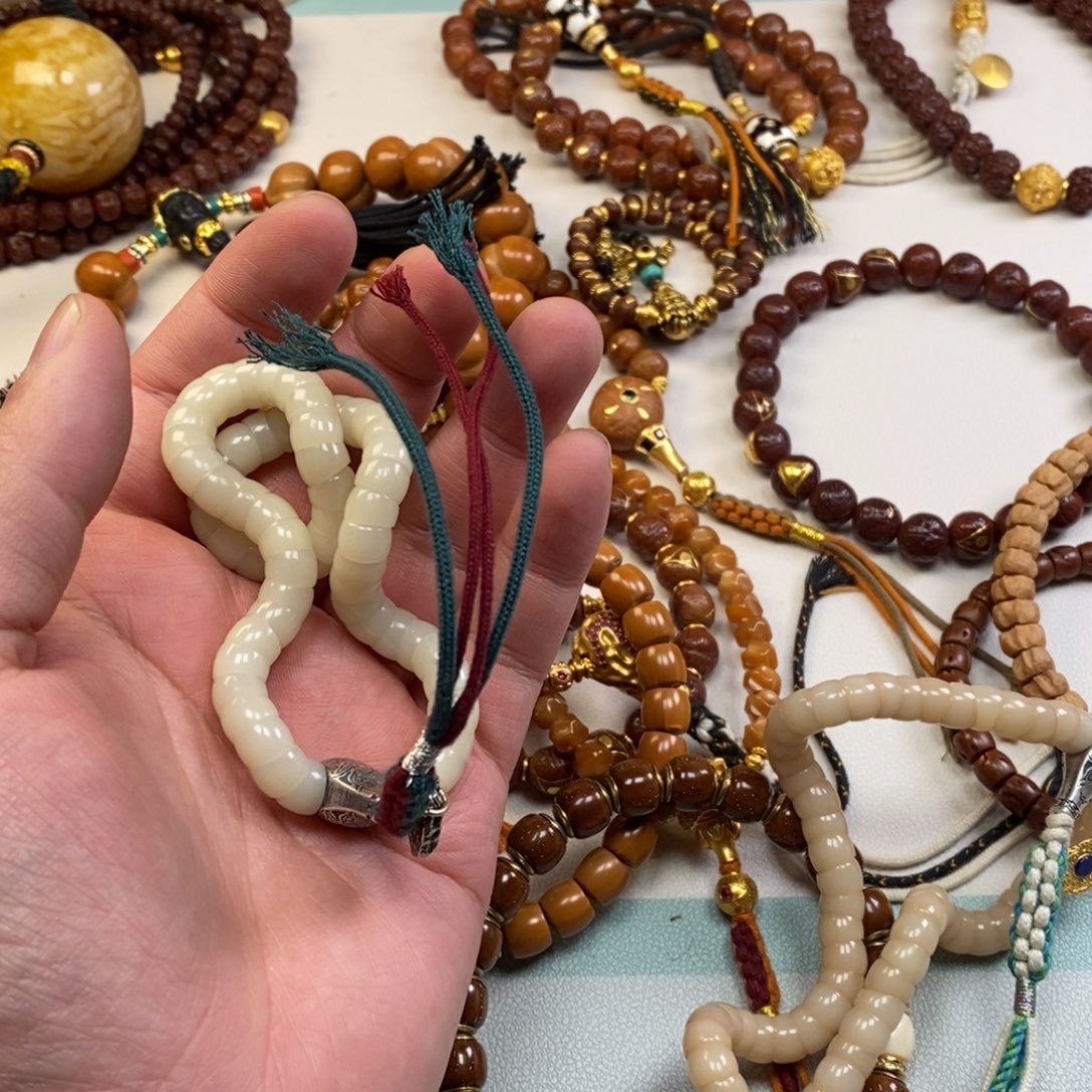 吊坠白玉菩提。。。。。。。。。。