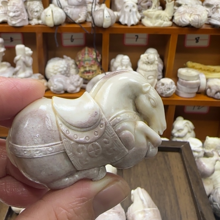 小***子非金属配饰鹿角雕刻小马