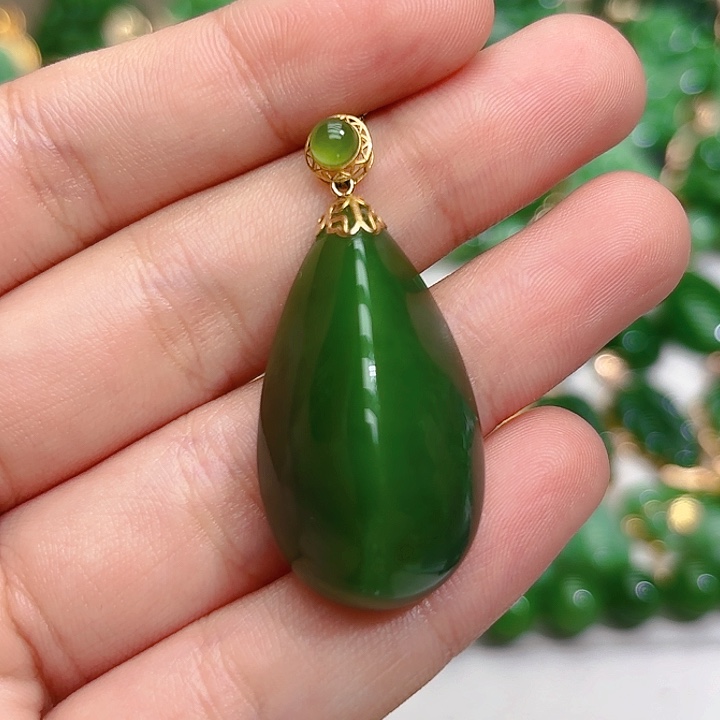 和田玉（碧玉）颈饰18K金镶嵌