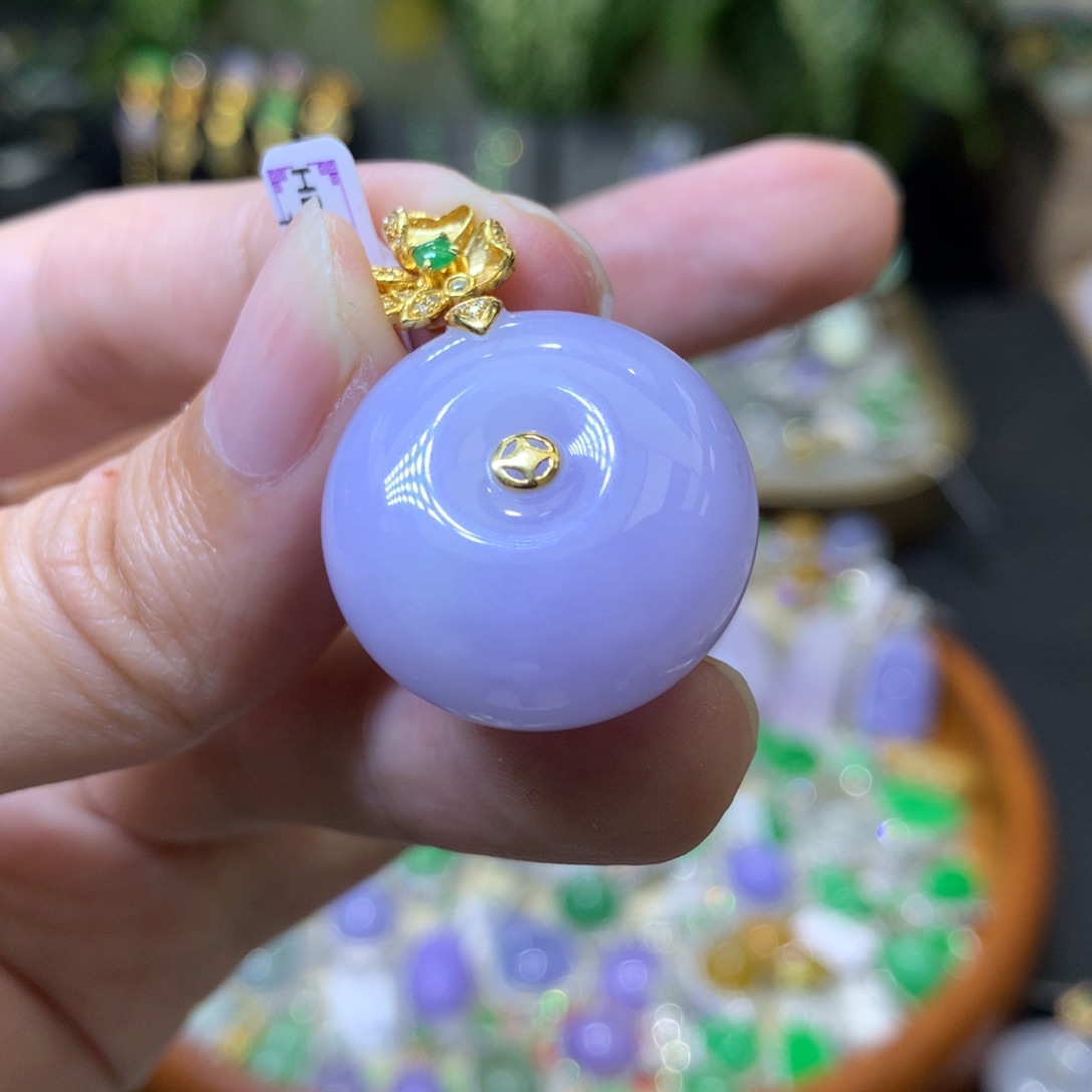 颈饰18K金镶嵌翡翠