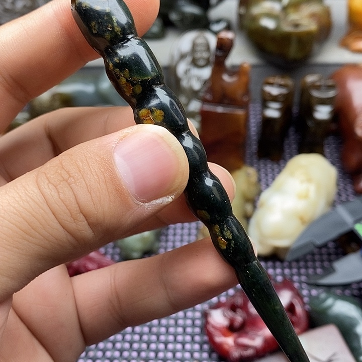 未镶嵌蛇纹石玉颈饰