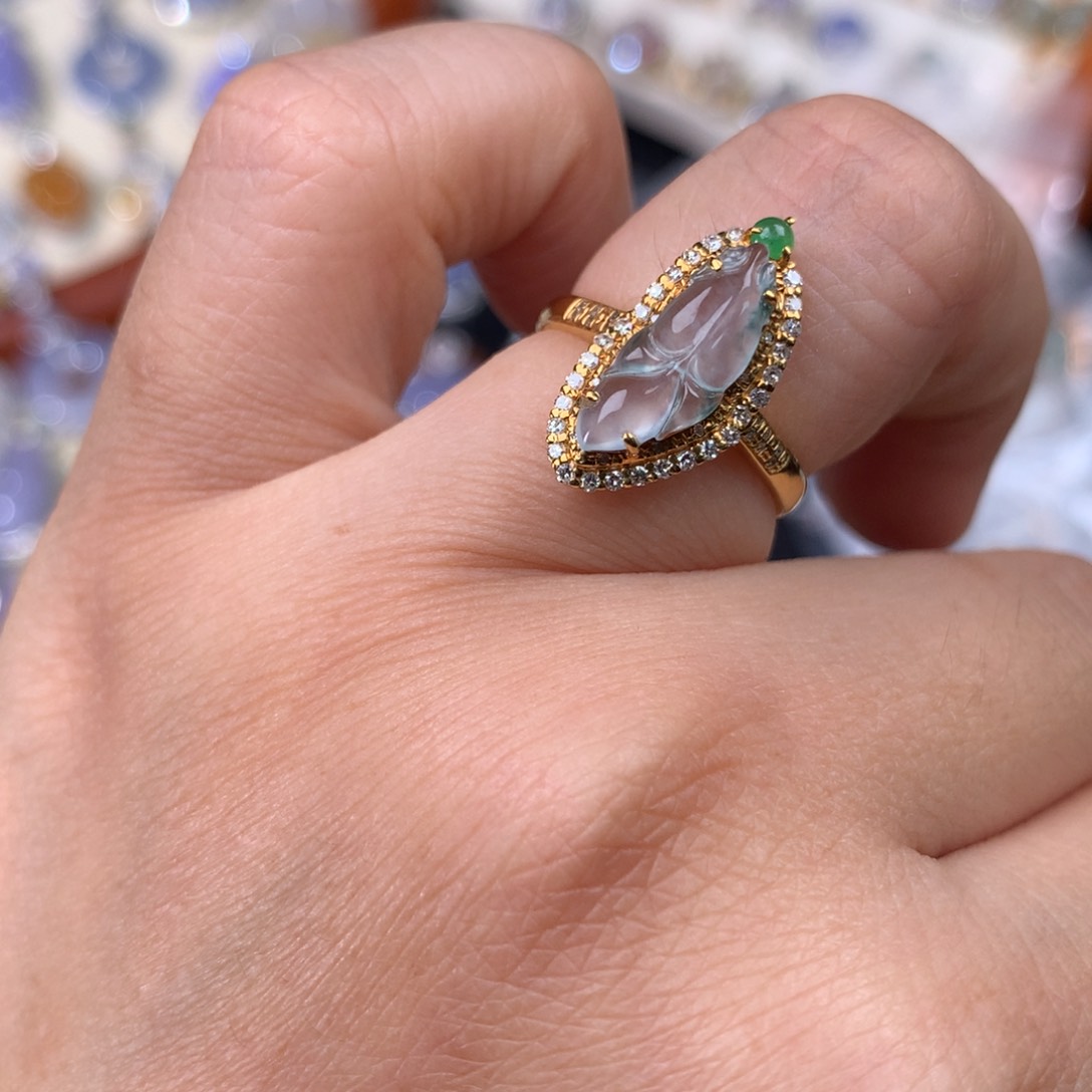 翡翠戒指18K金镶嵌金鱼戒指