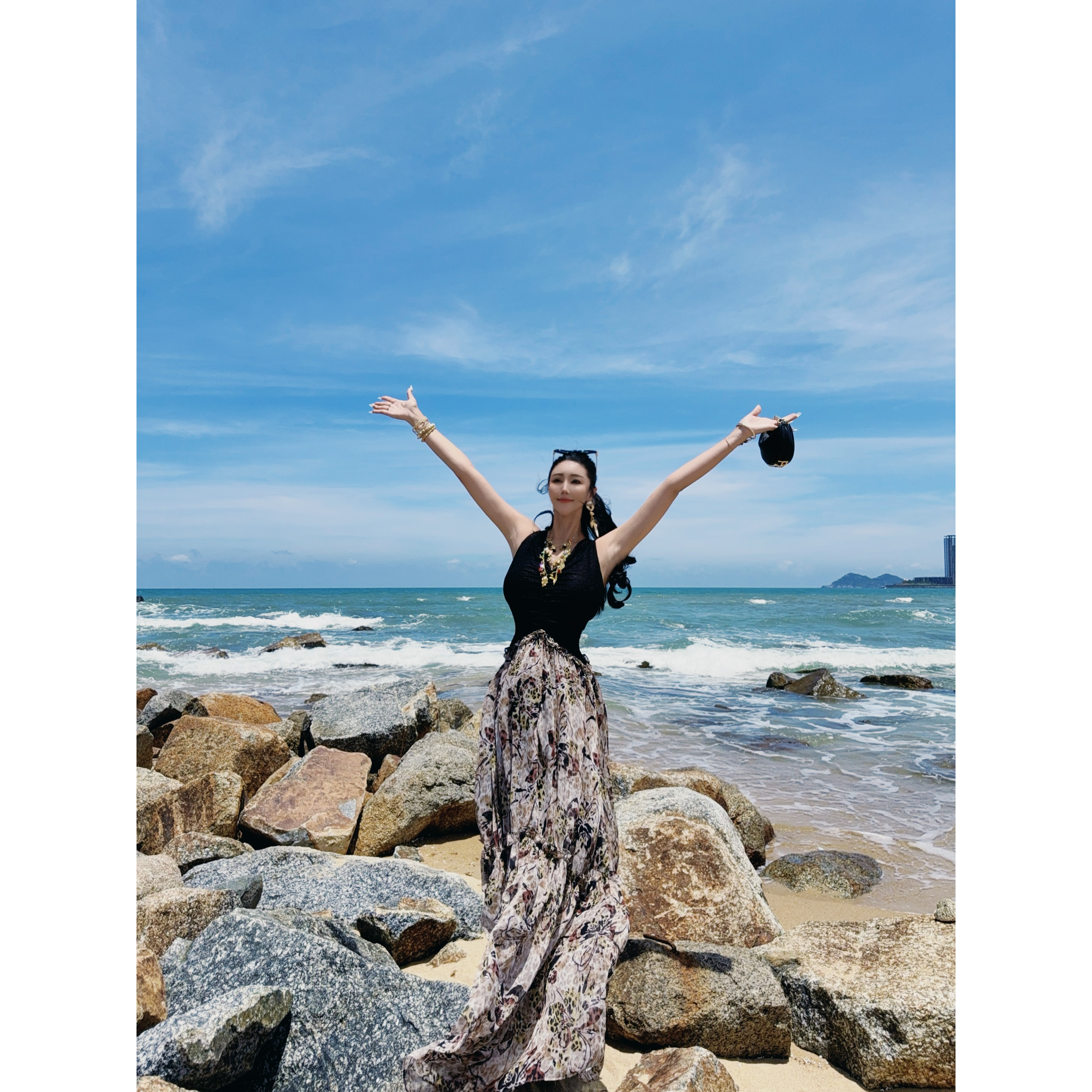 DIYI【海运女神】胸褶褶砍袖黑色拼接碎花连衣裙LYQ13901