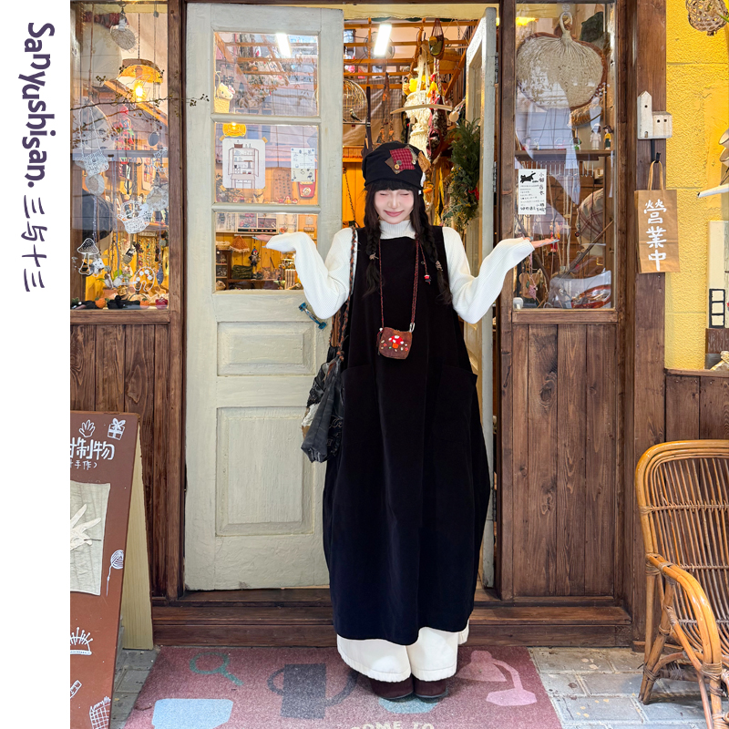 三与十三|黑色胶片机|日系百搭宽松显瘦遮肚子丝绒花苞背带裙