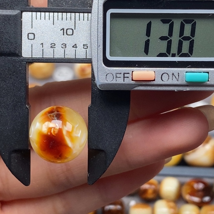 琥珀颈饰未镶嵌圆珠