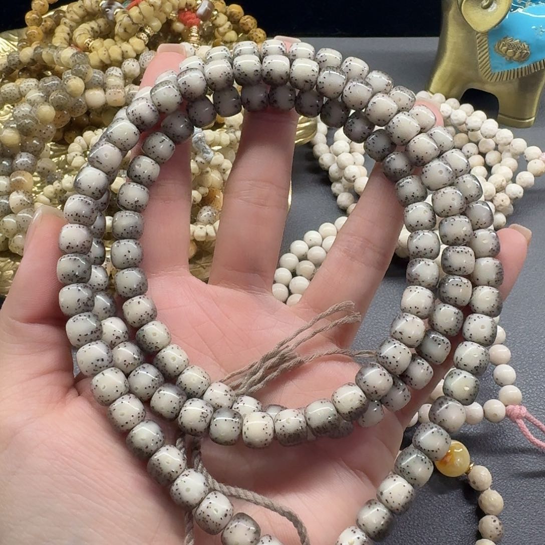 吊坠星月菩提8×7糯冰灰冰 108