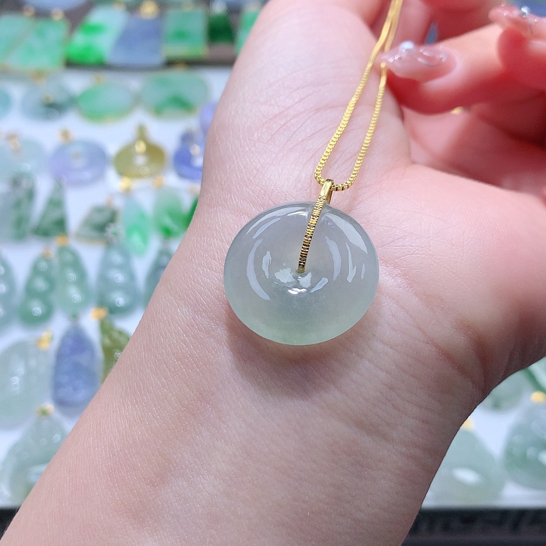 翡翠颈饰未镶嵌翡翠