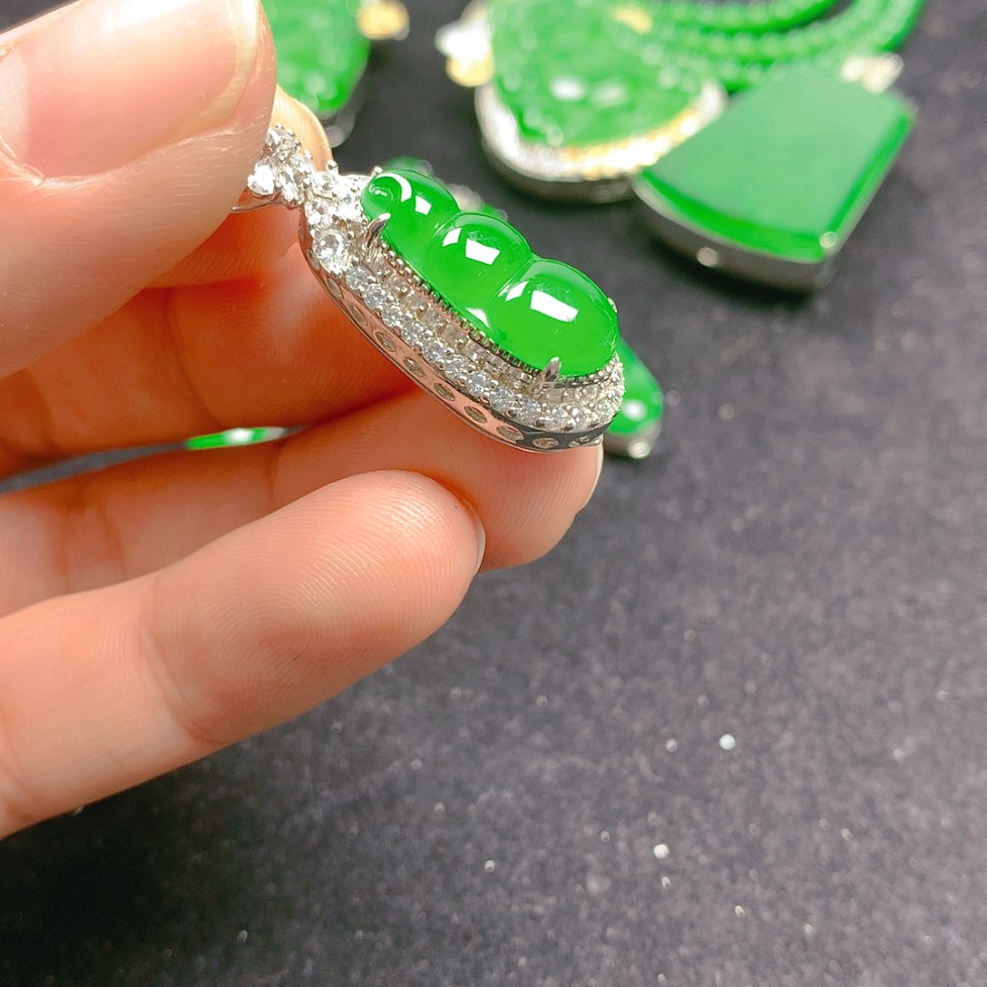 颈饰银S925镶嵌翡翠