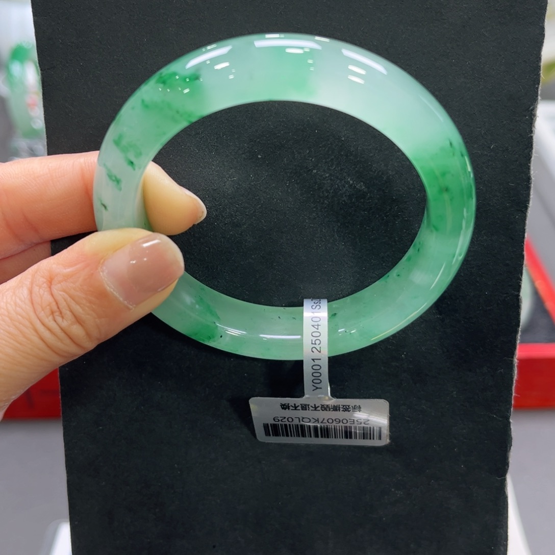 晴***水石英质玉（非洲翠）未镶嵌手镯➕小玥56