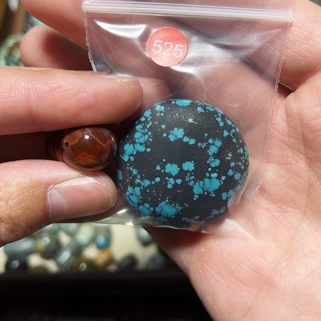 颜***玮南红玛瑙未镶嵌珠宝奇石